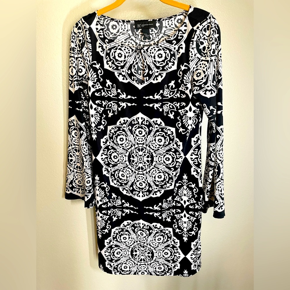 Stretchy Black and White Dress